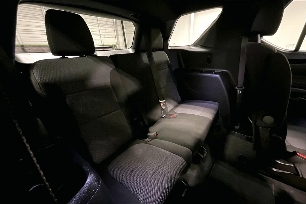 Used 2023 Chevrolet Traverse LT FWD image 36