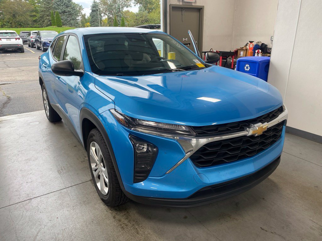 Used 2025 Chevrolet Trax LS