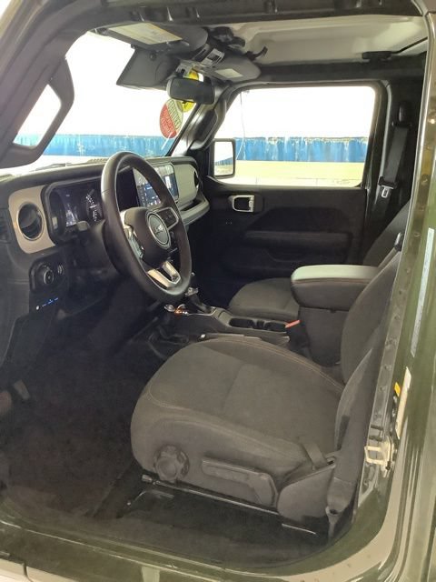 Used 2024 Jeep Wrangler Unlimited Sahara AWD/4WD image 14