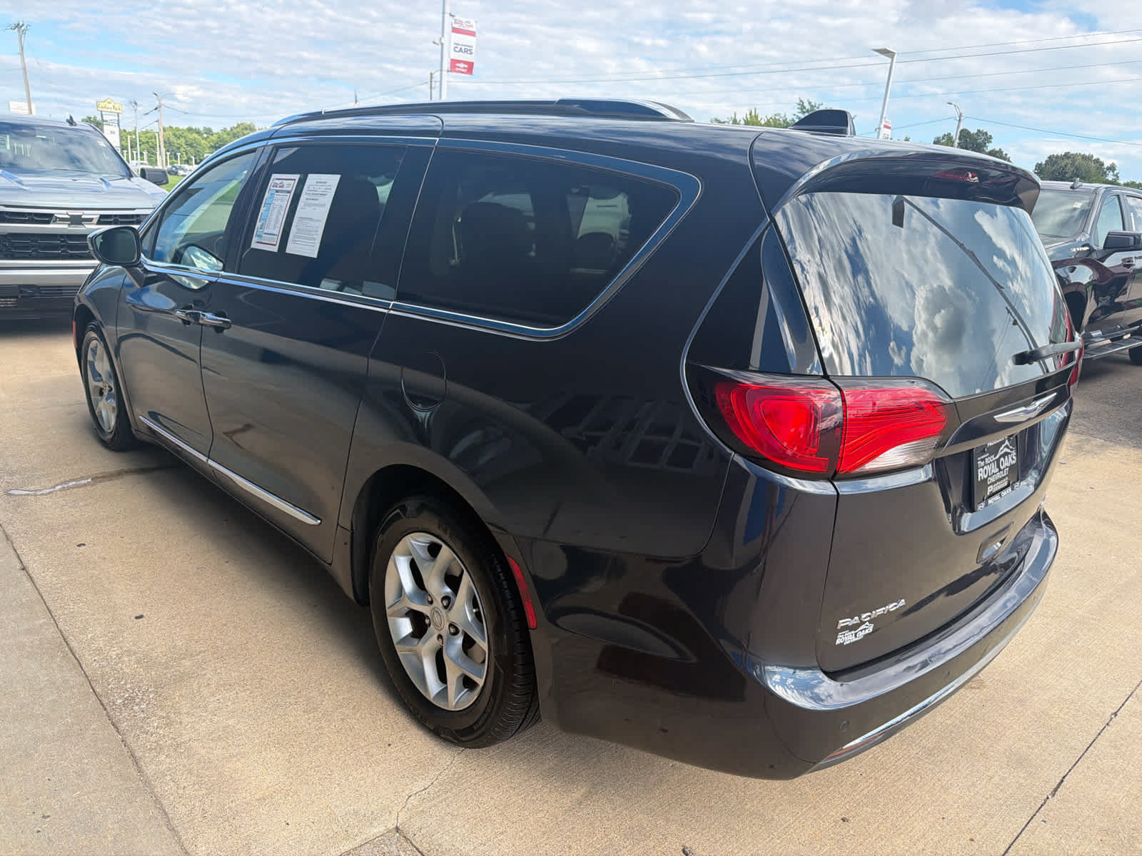Used 2020 Chrysler Pacifica Limited FWD image 4