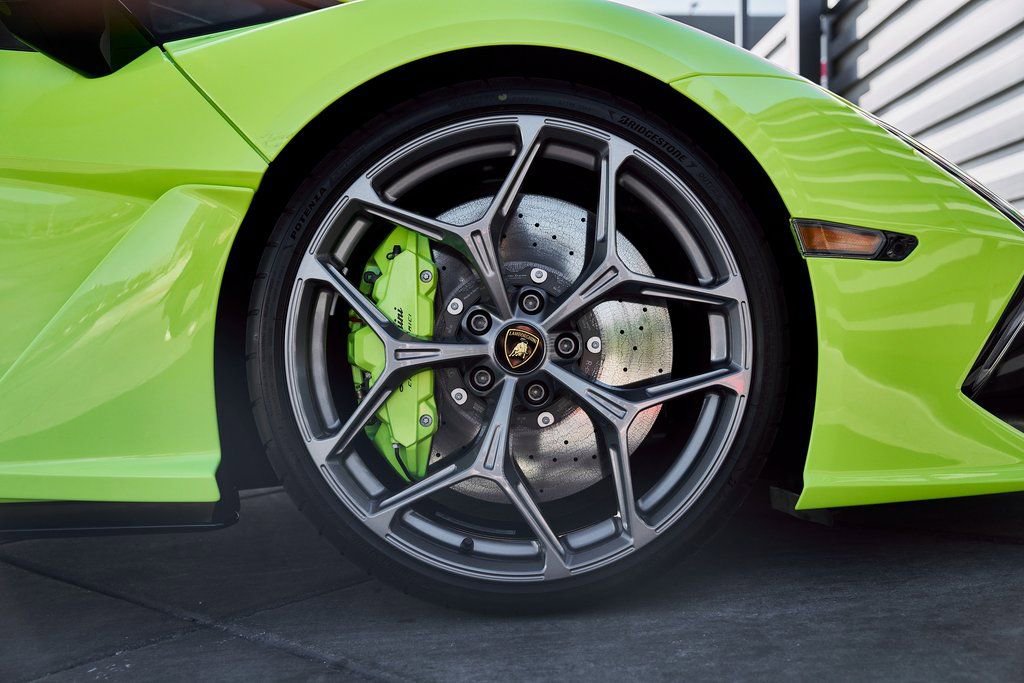 Used 2025 Lamborghini Revuelto AWD/4WD image 31