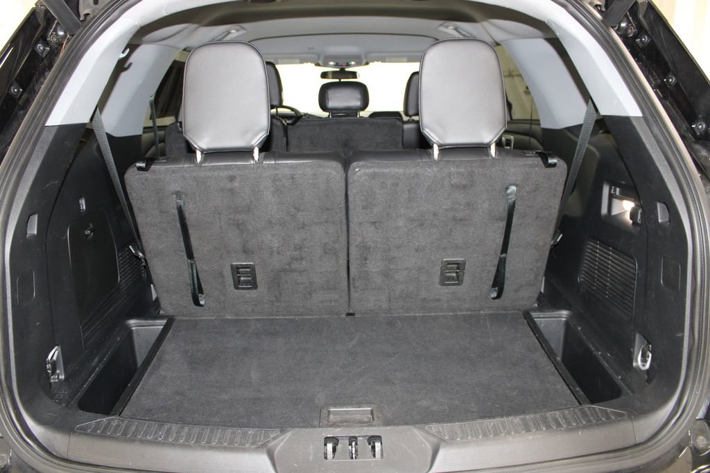 Used 2023 Ford Explorer XLT w/ Equipment Group 202A image 32