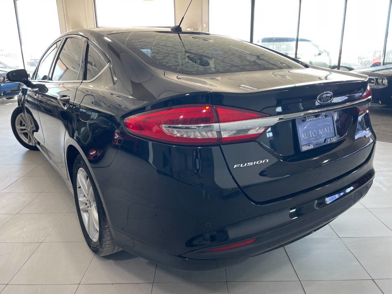 Used 2018 Ford Fusion SE w/ Fusion SE Technology Package image 5