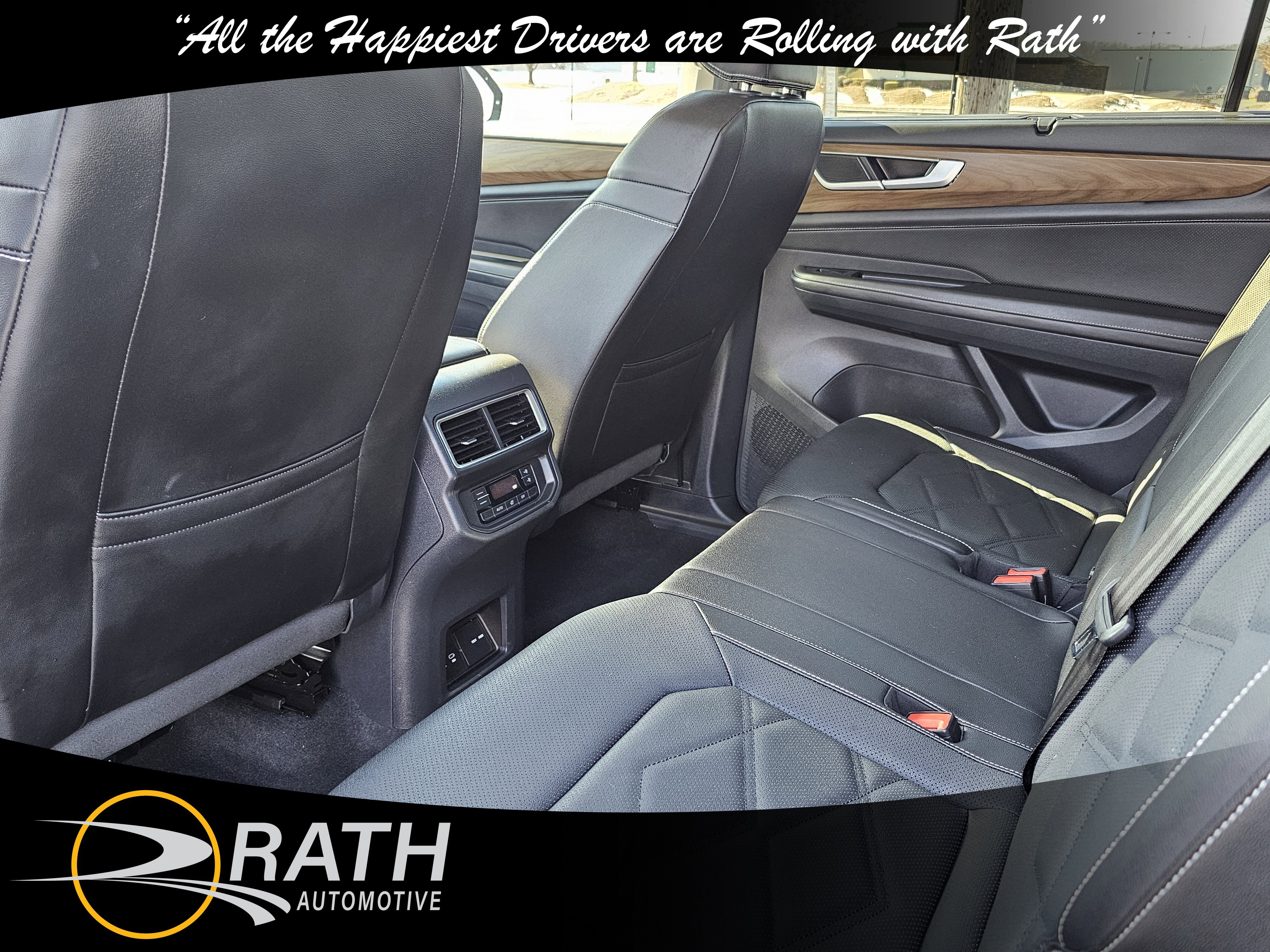 Used 2025 Volkswagen Atlas SE image 16