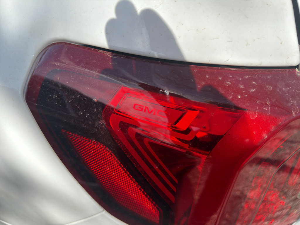 Used 2023 GMC Acadia SLE w/ Driver Convenience Package image 12