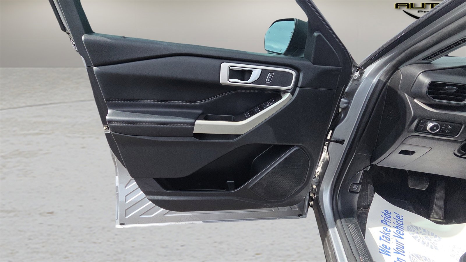 Used 2020 Ford Explorer XLT w/ Equipment Group 202A image 22