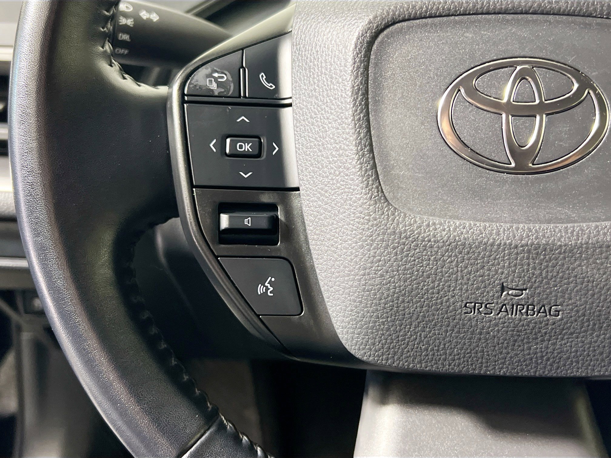 Used 2023 Toyota Prius LE image 18