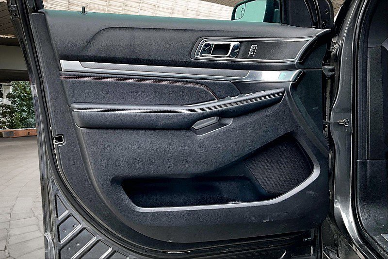 Used 2018 Ford Explorer Sport AWD/4WD image 15