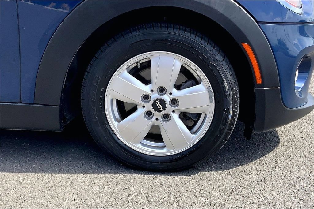 Used 2017 MINI Cooper 4-Door Hardtop FWD image 9