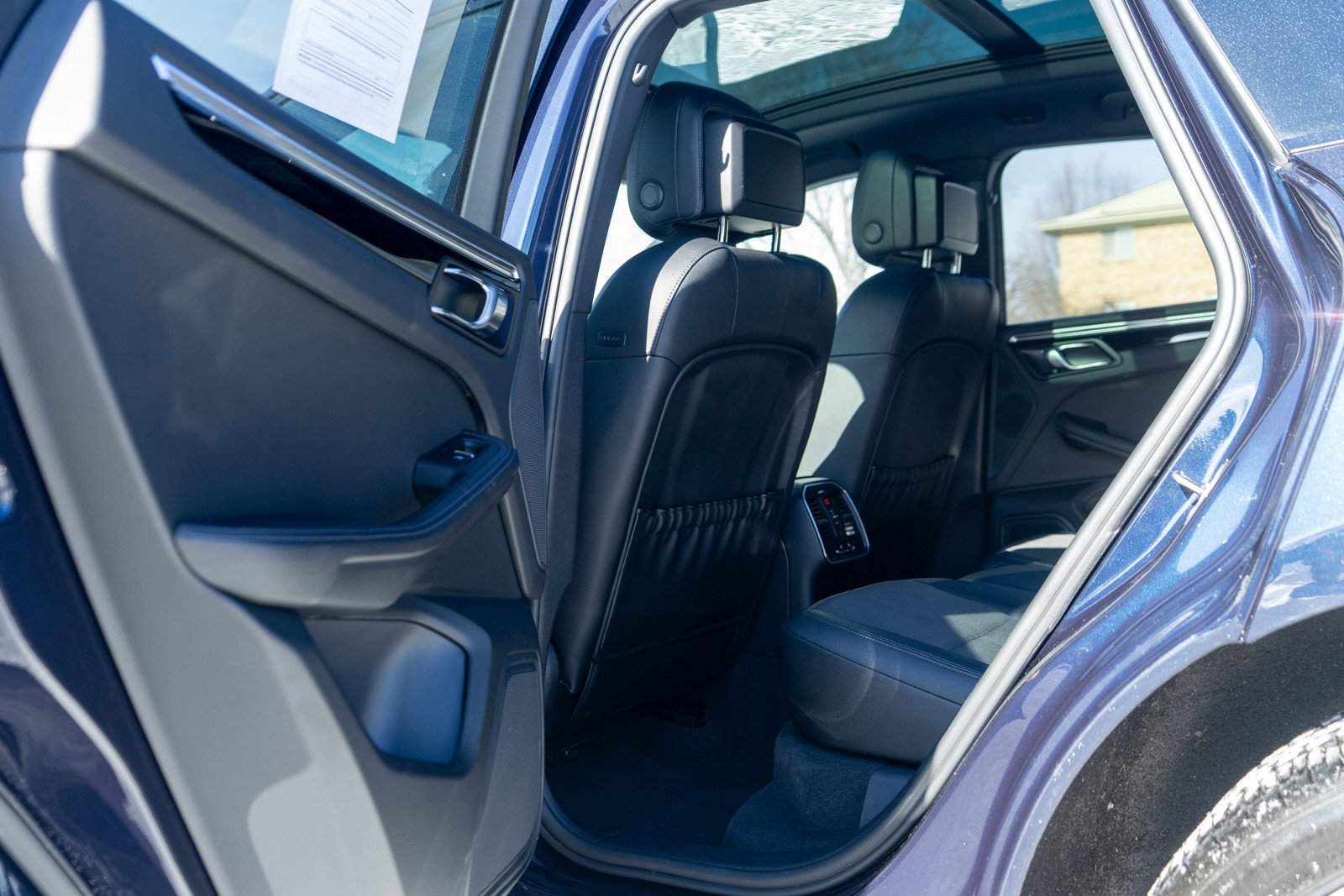 Used 2022 Porsche Macan image 28