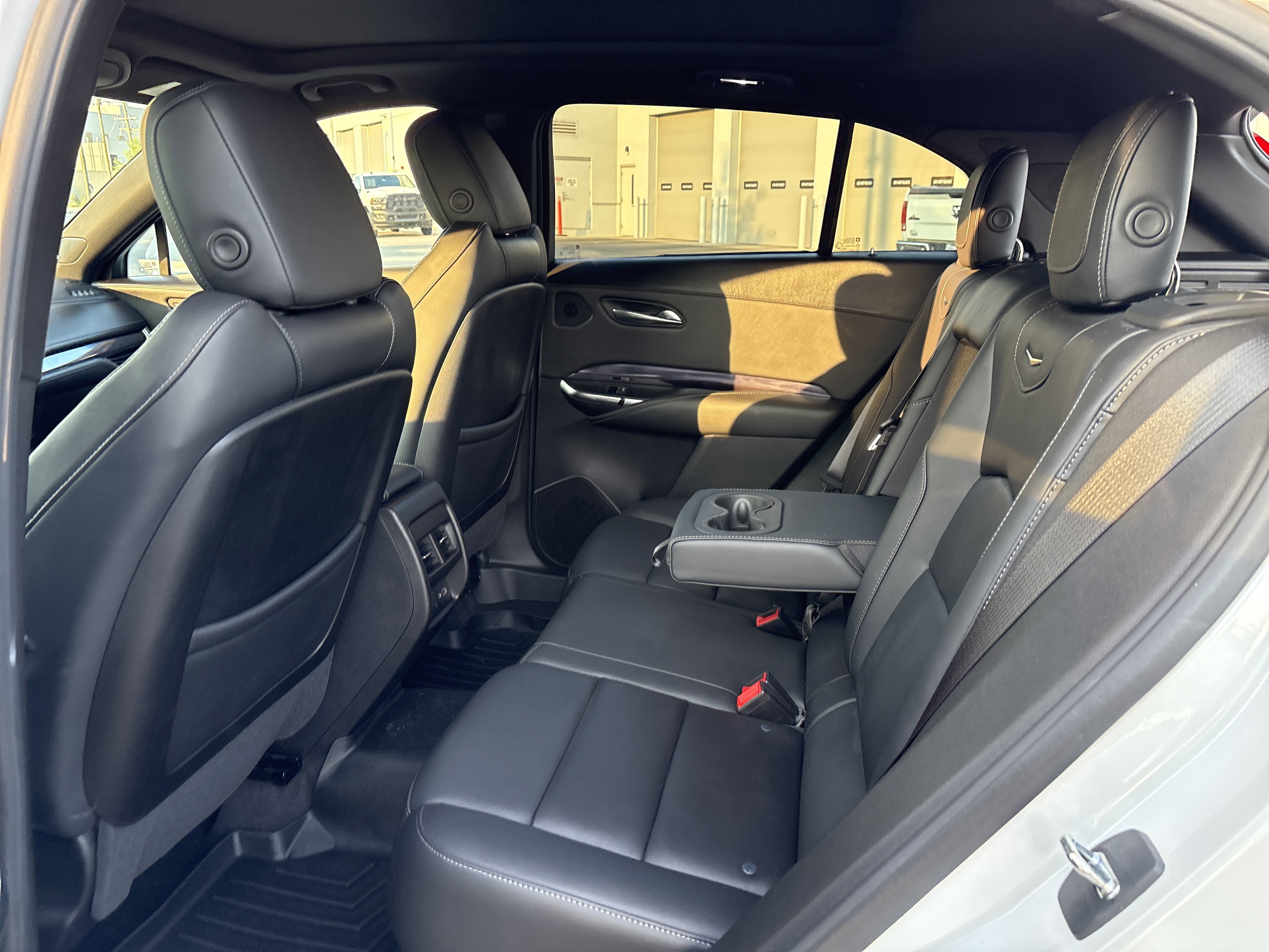 Used 2022 Cadillac XT4 Luxury w/ Cold Weather Package AWD/4WD image 33