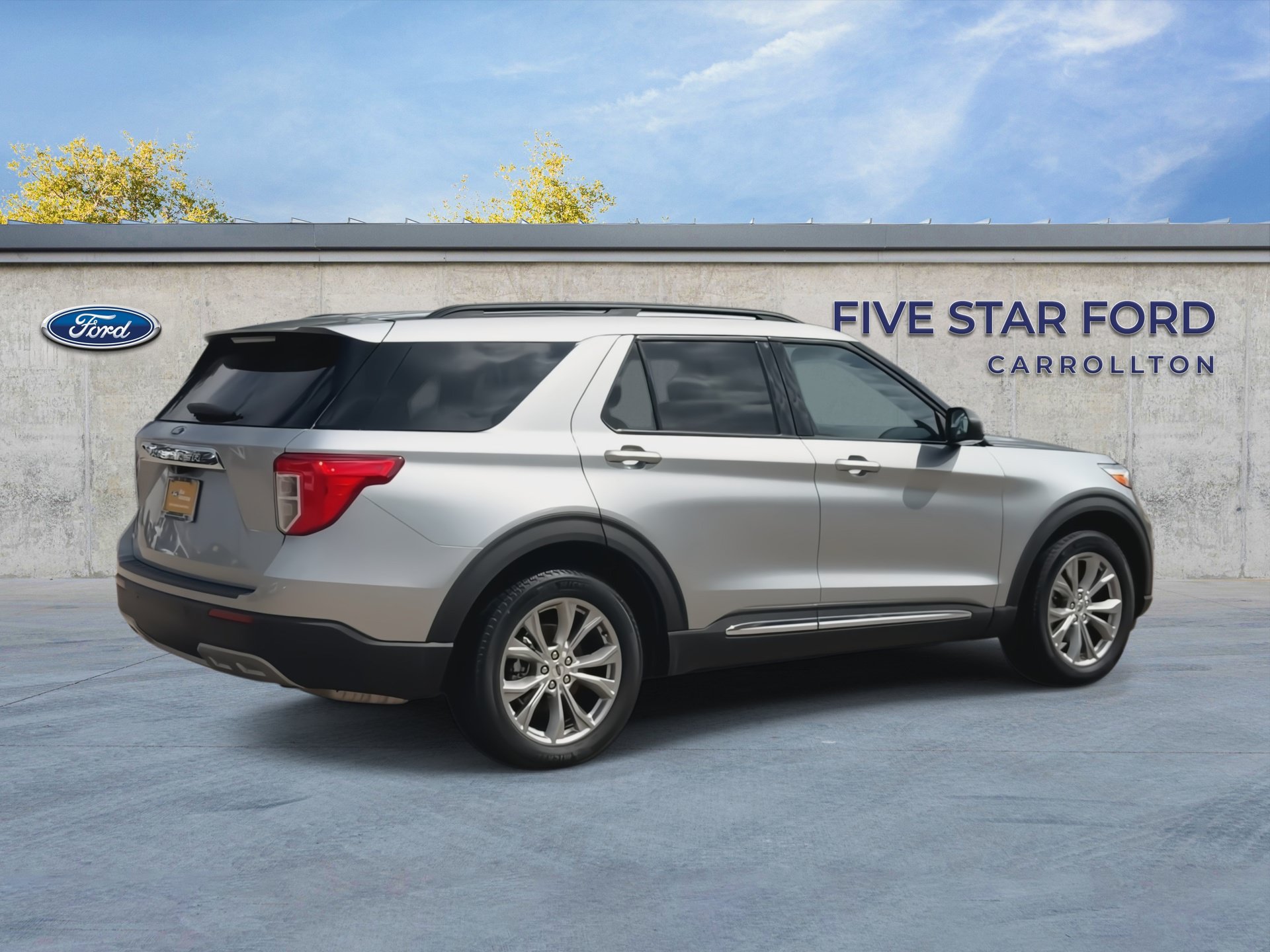 Certified 2023 Ford Explorer XLT w/ Equipment Group 202A RWD image 8