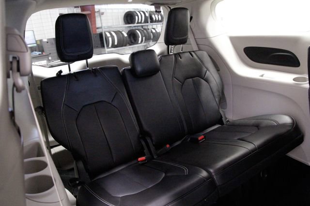 Used 2024 Chrysler Pacifica Touring-L image 20