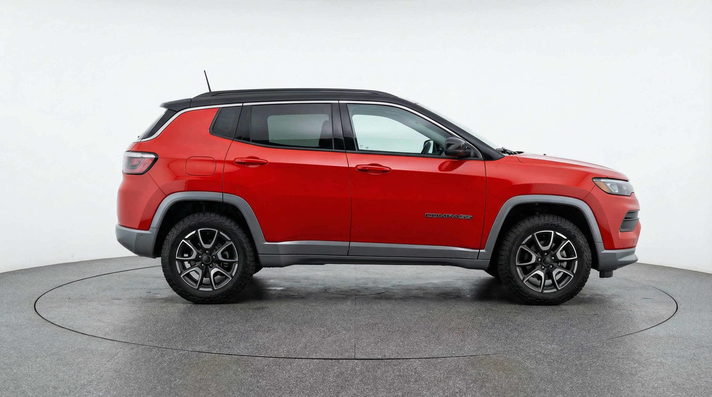 Used 2025 Jeep Compass Trailhawk AWD/4WD image 11