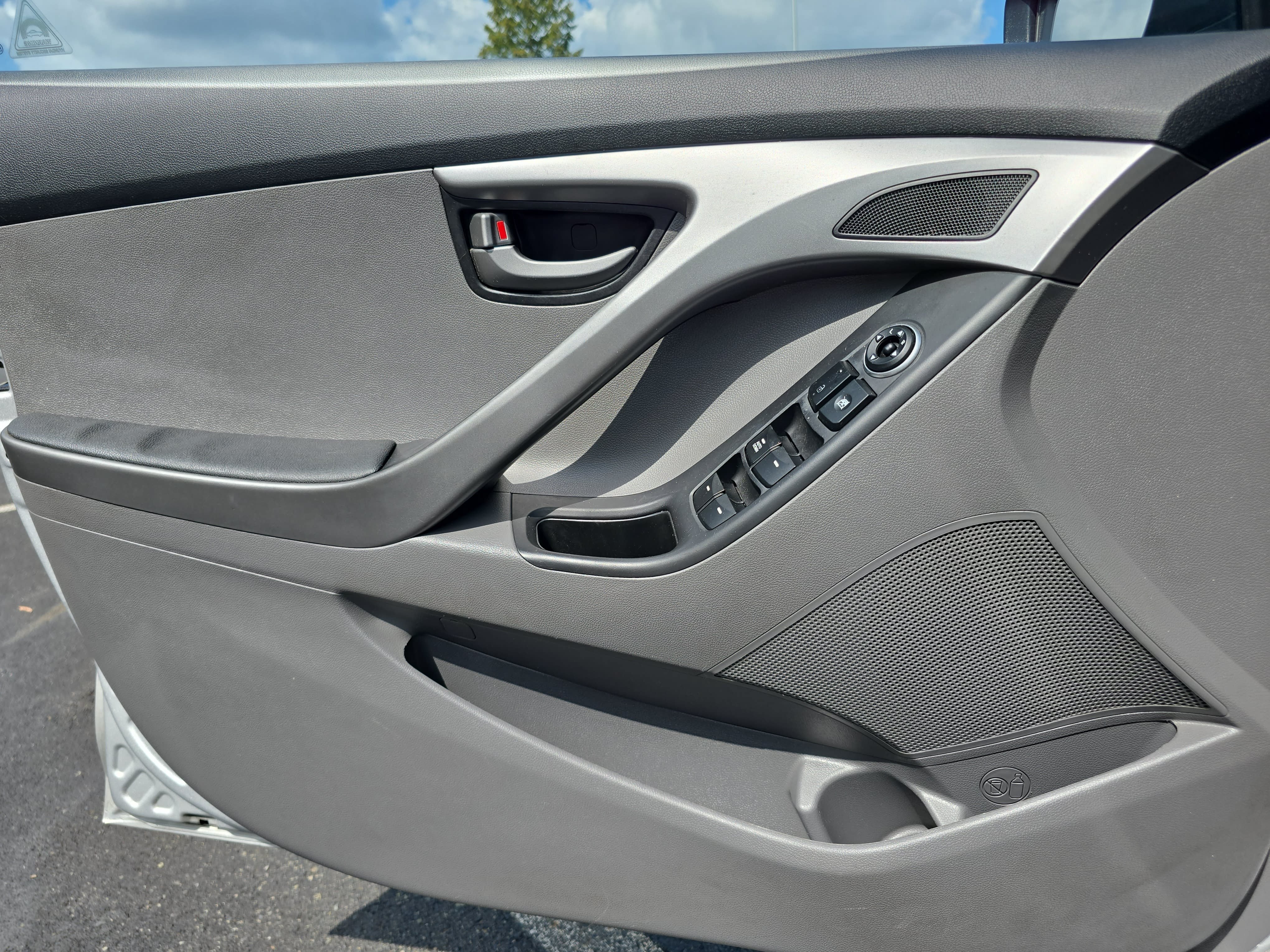 Used 2016 Hyundai Elantra SE FWD image 23