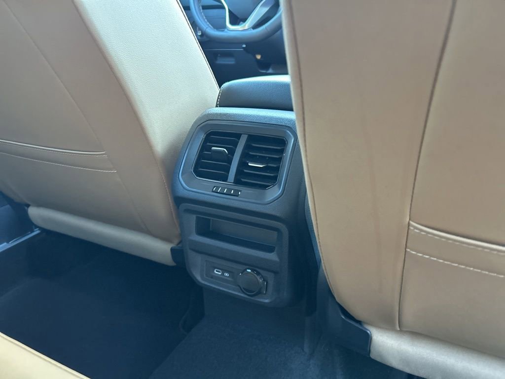 Used 2024 Volkswagen Tiguan SE image 49