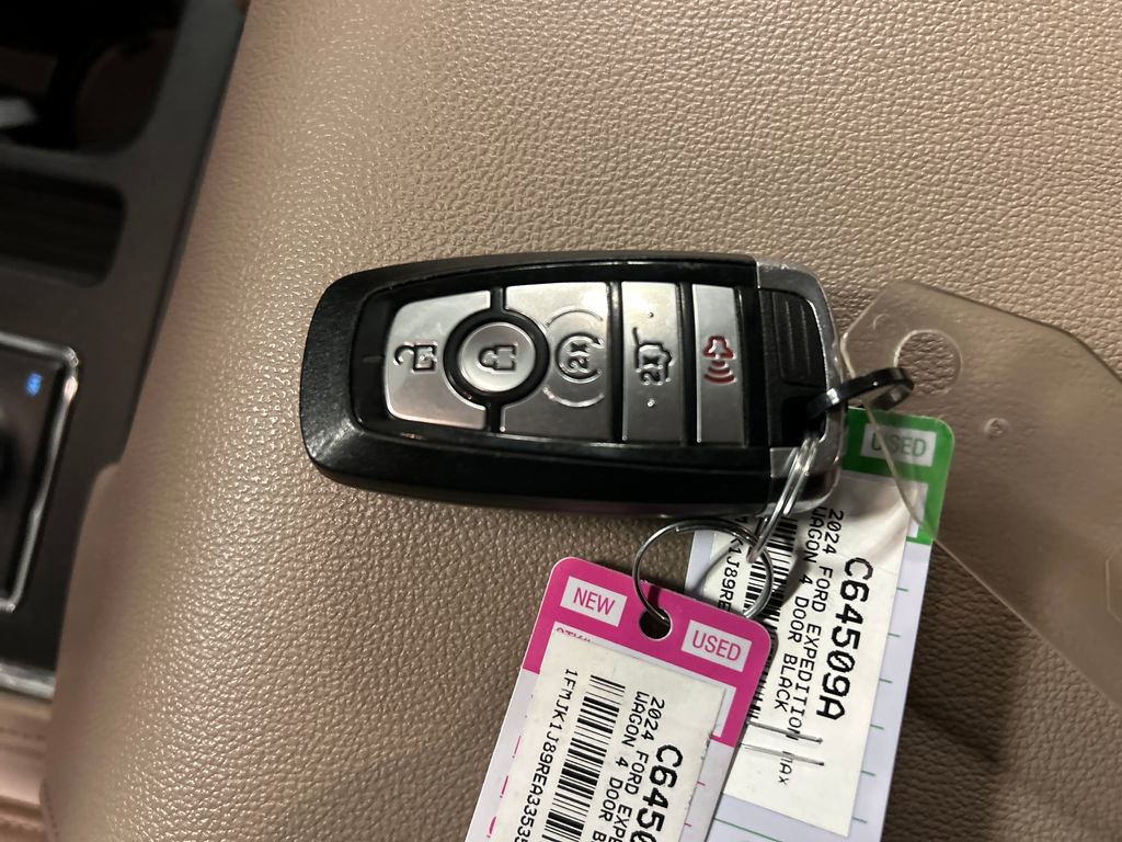 Used 2024 Ford Expedition Max XLT image 22