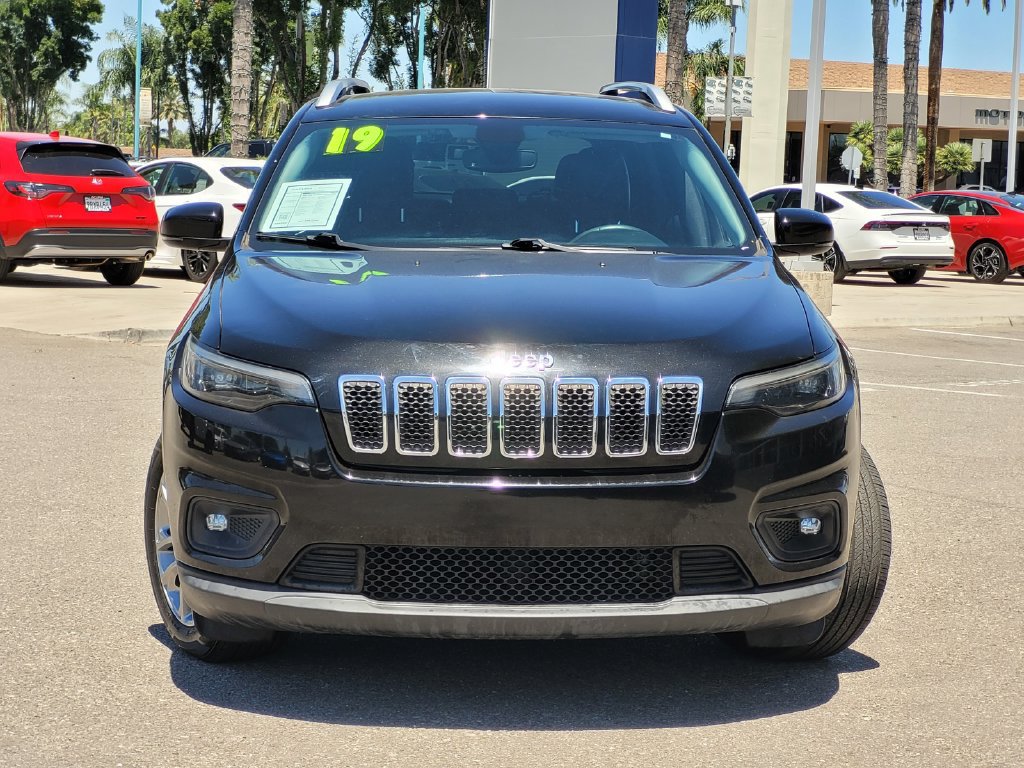 Used 2019 Jeep Cherokee Latitude Plus w/ Comfort/Convenience Group FWD image 3