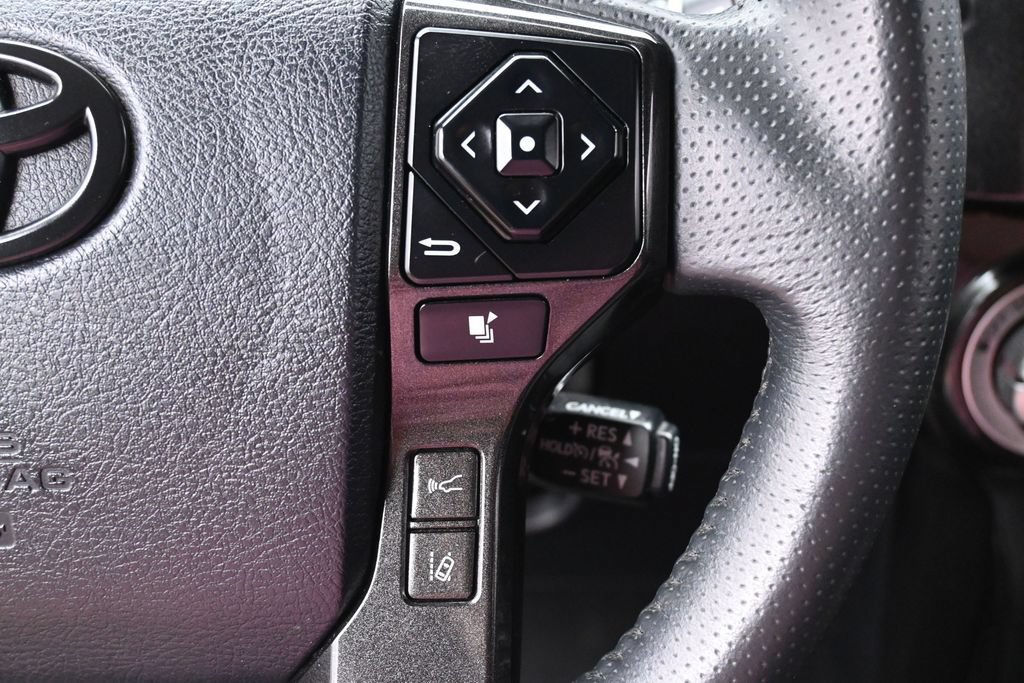 Used 2022 Toyota 4Runner TRD Off-Road Premium AWD/4WD image 18