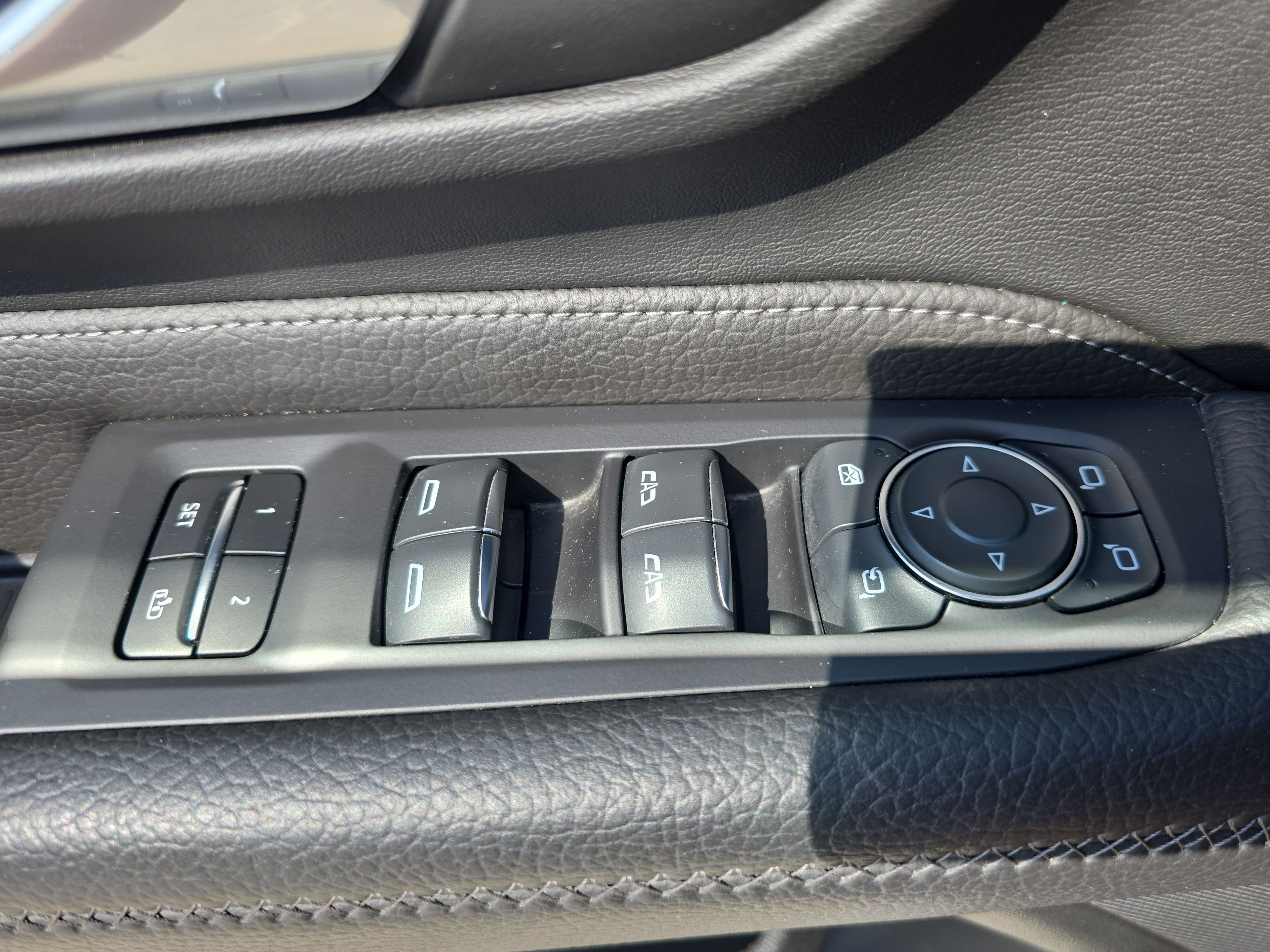 Used 2024 GMC Yukon Denali AWD/4WD image 29