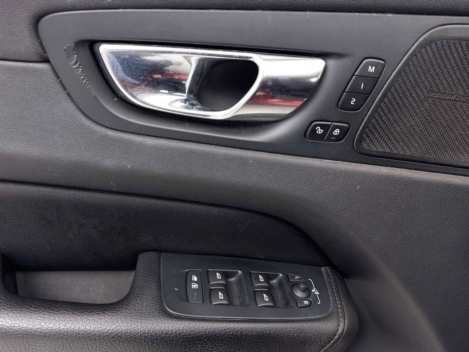 Used 2019 Volvo XC60 T8 Inscription w/ Advanced Package image 27