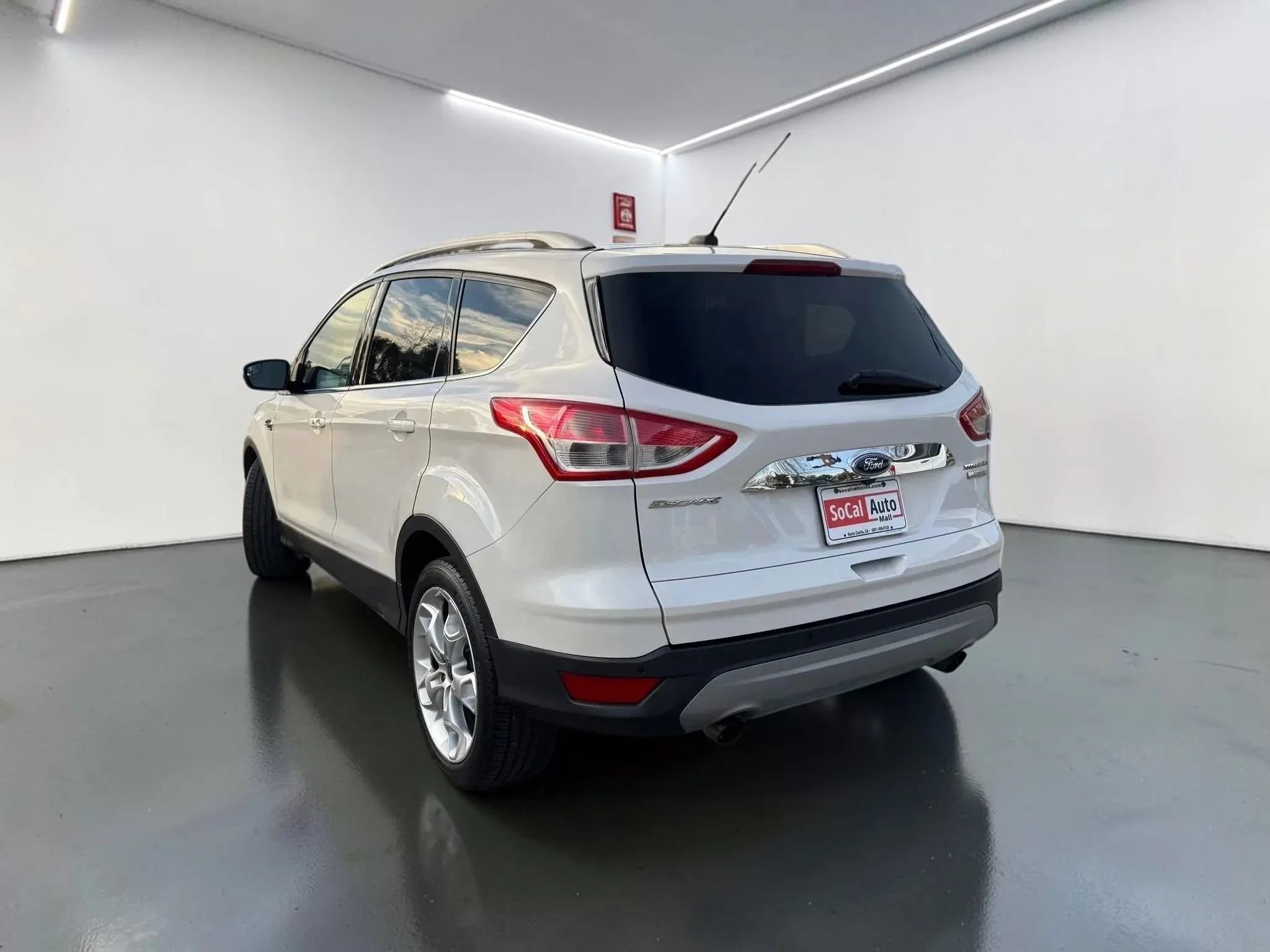 Used 2016 Ford Escape Titanium FWD image 7