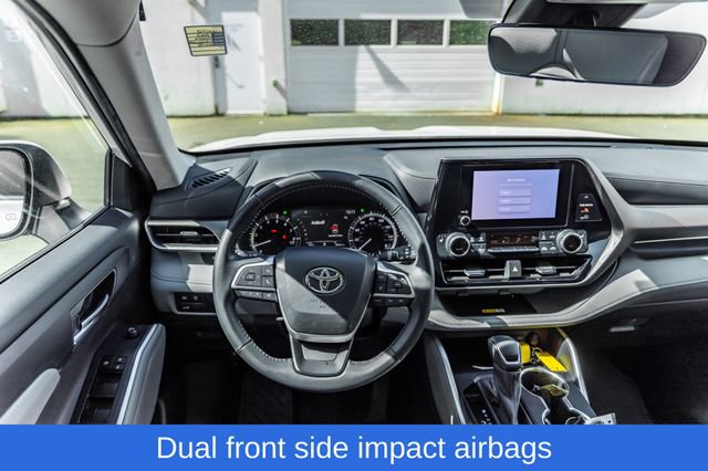 Used 2023 Toyota Highlander XLE AWD/4WD image 31