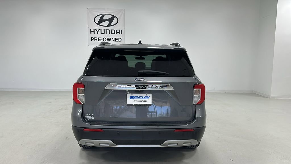 Used 2024 Ford Explorer XLT w/ Equipment Group 202A RWD image 4