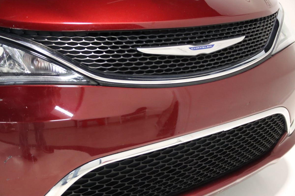 Used 2018 Chrysler Pacifica Limited FWD image 26