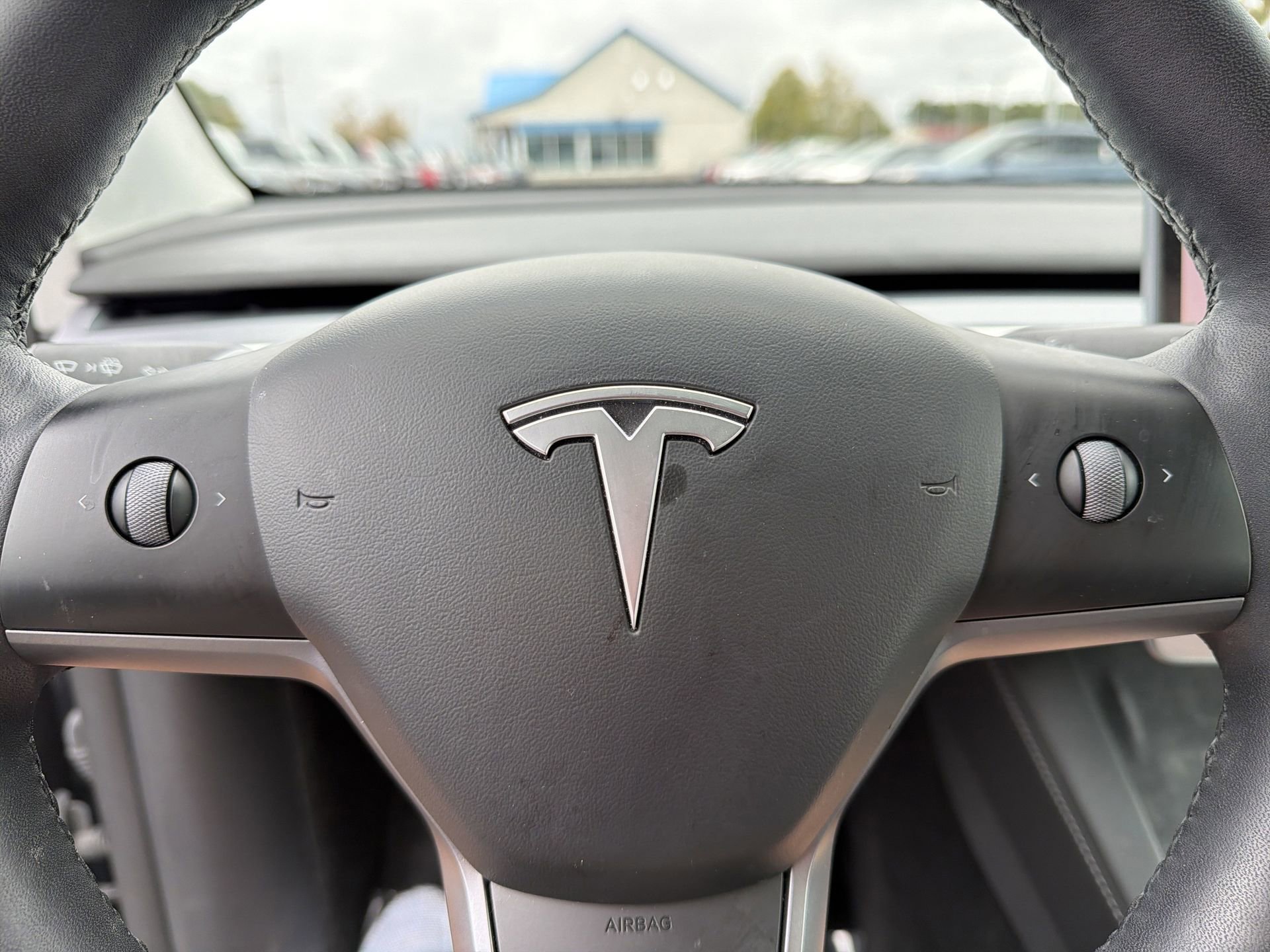 Used 2022 Tesla Model Y Long Range image 11