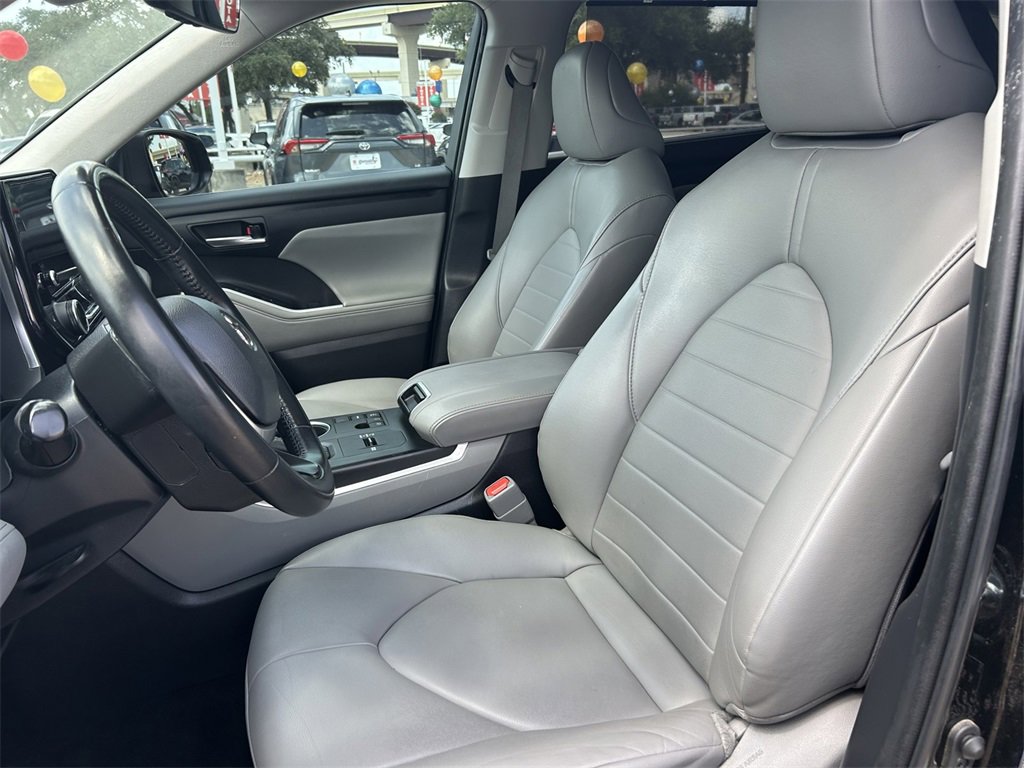 Certified 2023 Toyota Highlander XLE image 14
