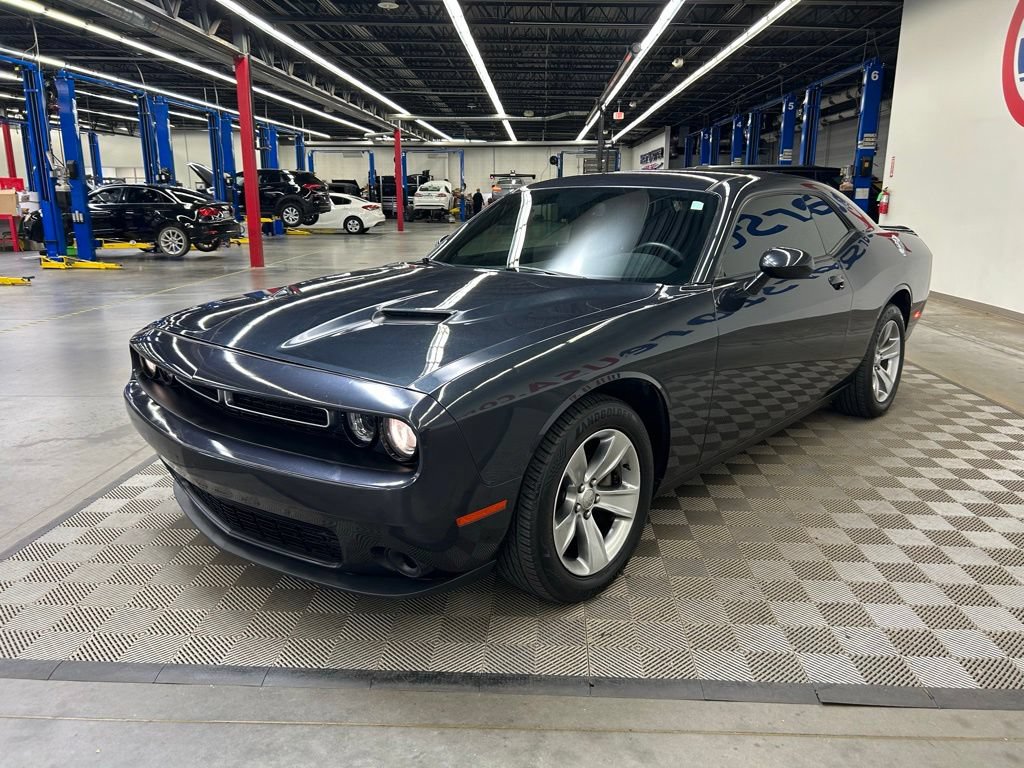 Used 2018 Dodge Challenger SXT RWD image 5