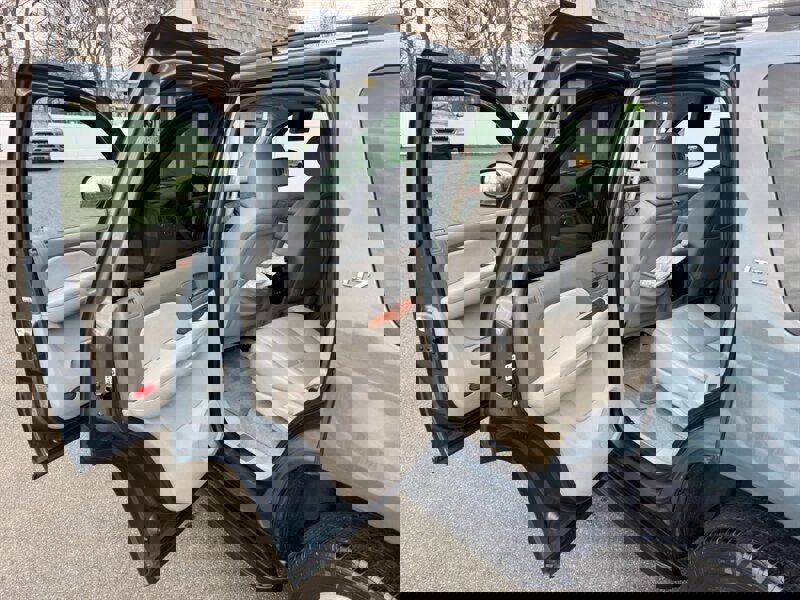 Used 2008 Chevrolet Tahoe LTZ w/ LTZ Preferred Equipment Group image 32