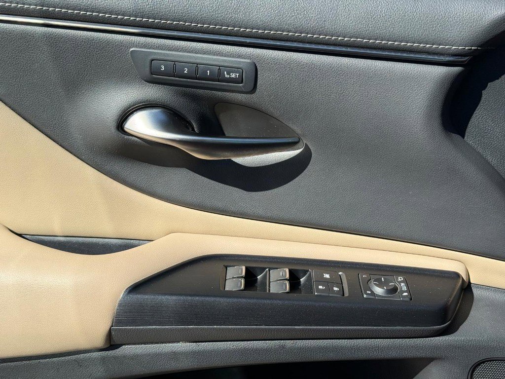 Used 2021 Lexus ES 250 w/ Premium Package image 26