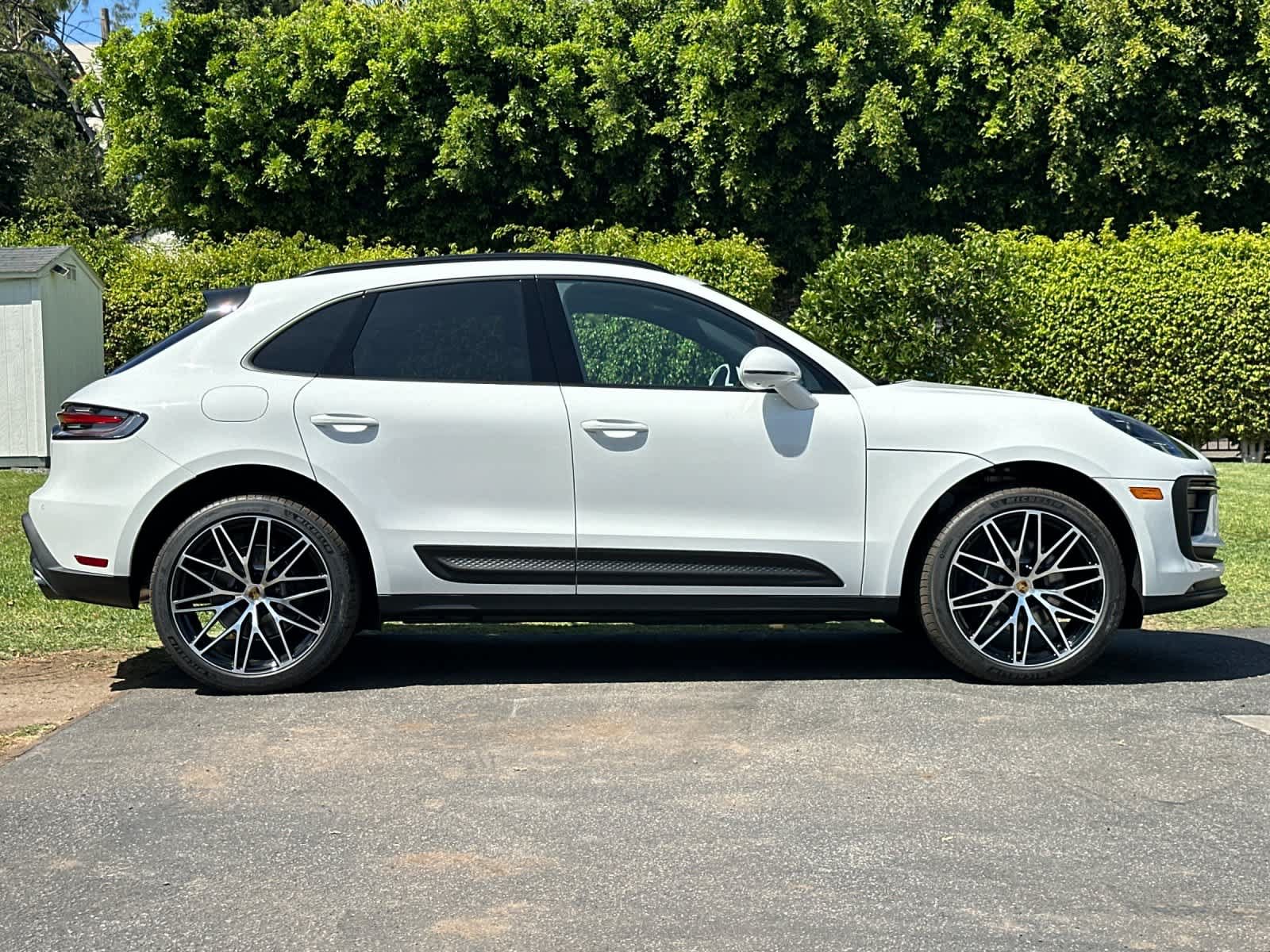 New 2026 Porsche Macan AWD/4WD image 9