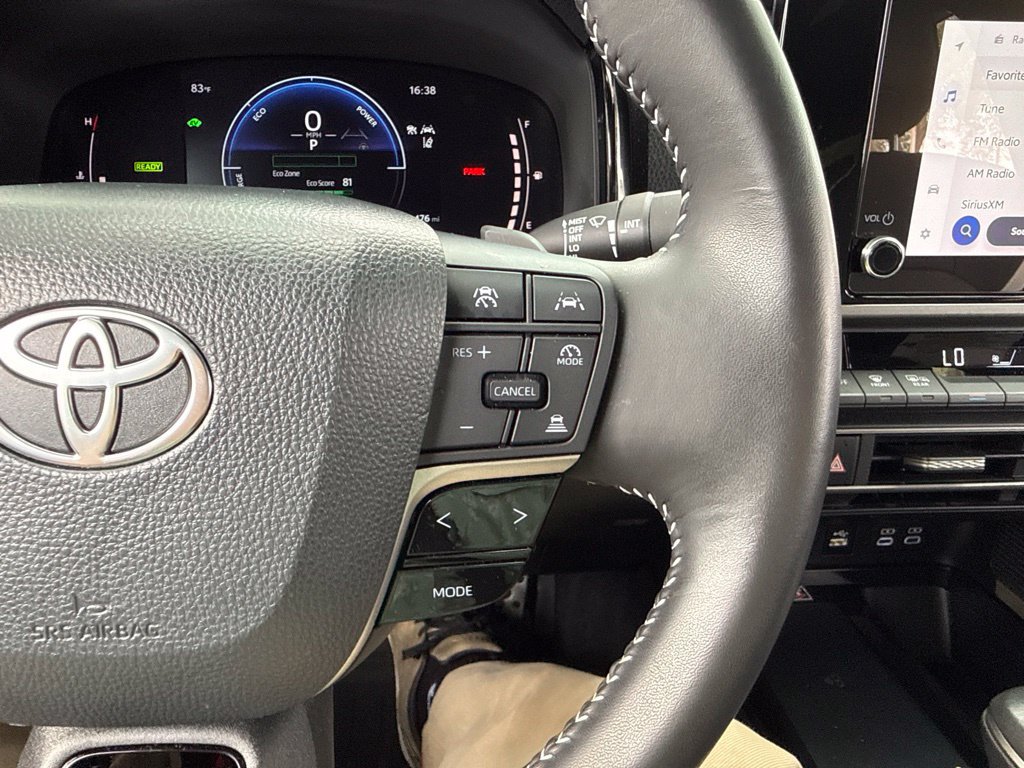Used 2025 Toyota Camry SE FWD image 32