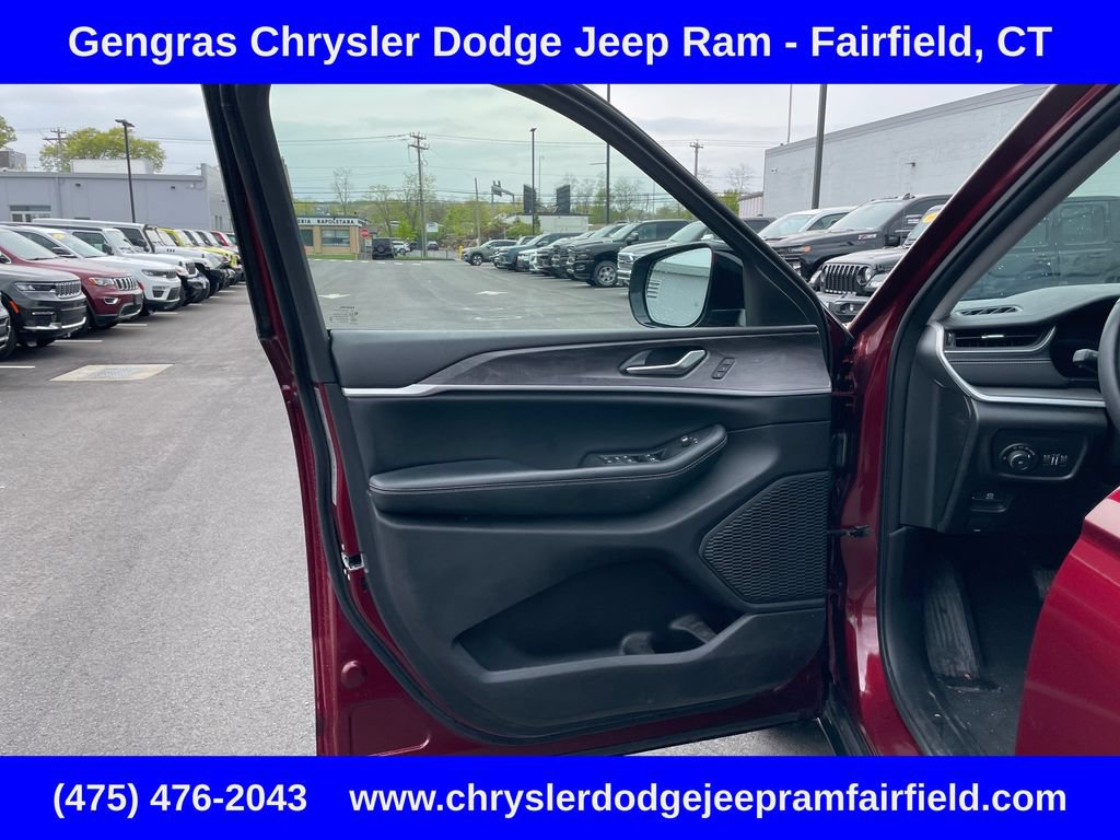 Used 2023 Jeep Grand Cherokee Limited w/ Luxury Tech Group II AWD/4WD image 37