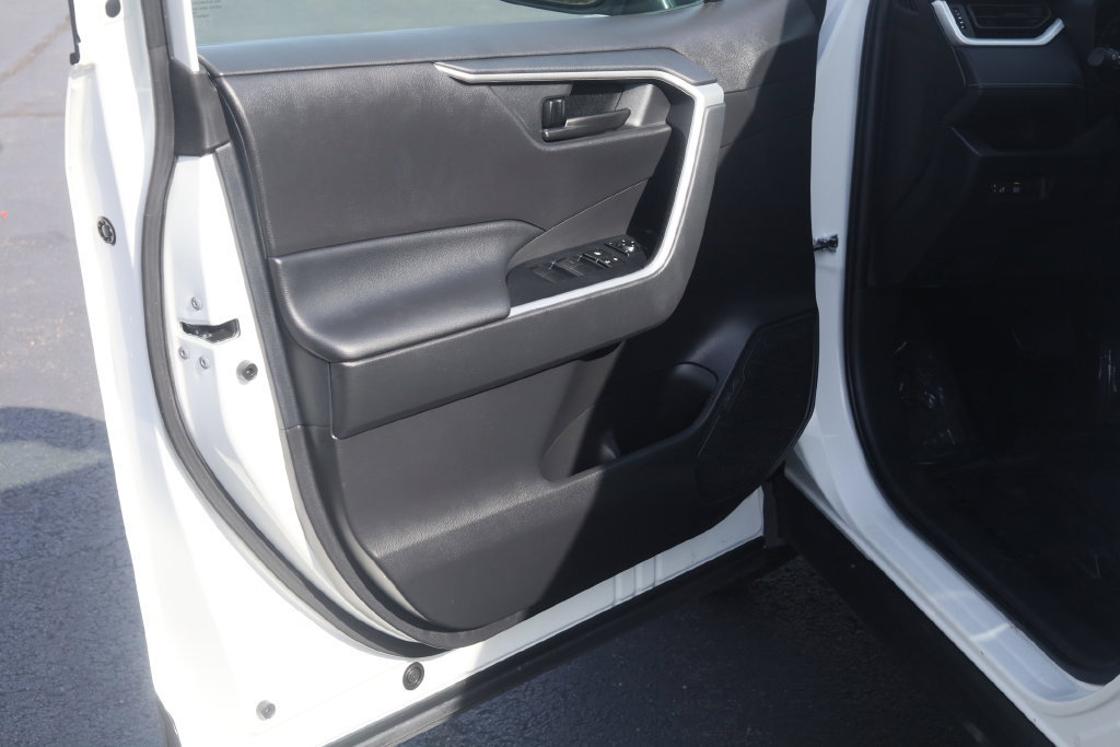 Used 2024 Toyota RAV4 LE FWD image 4