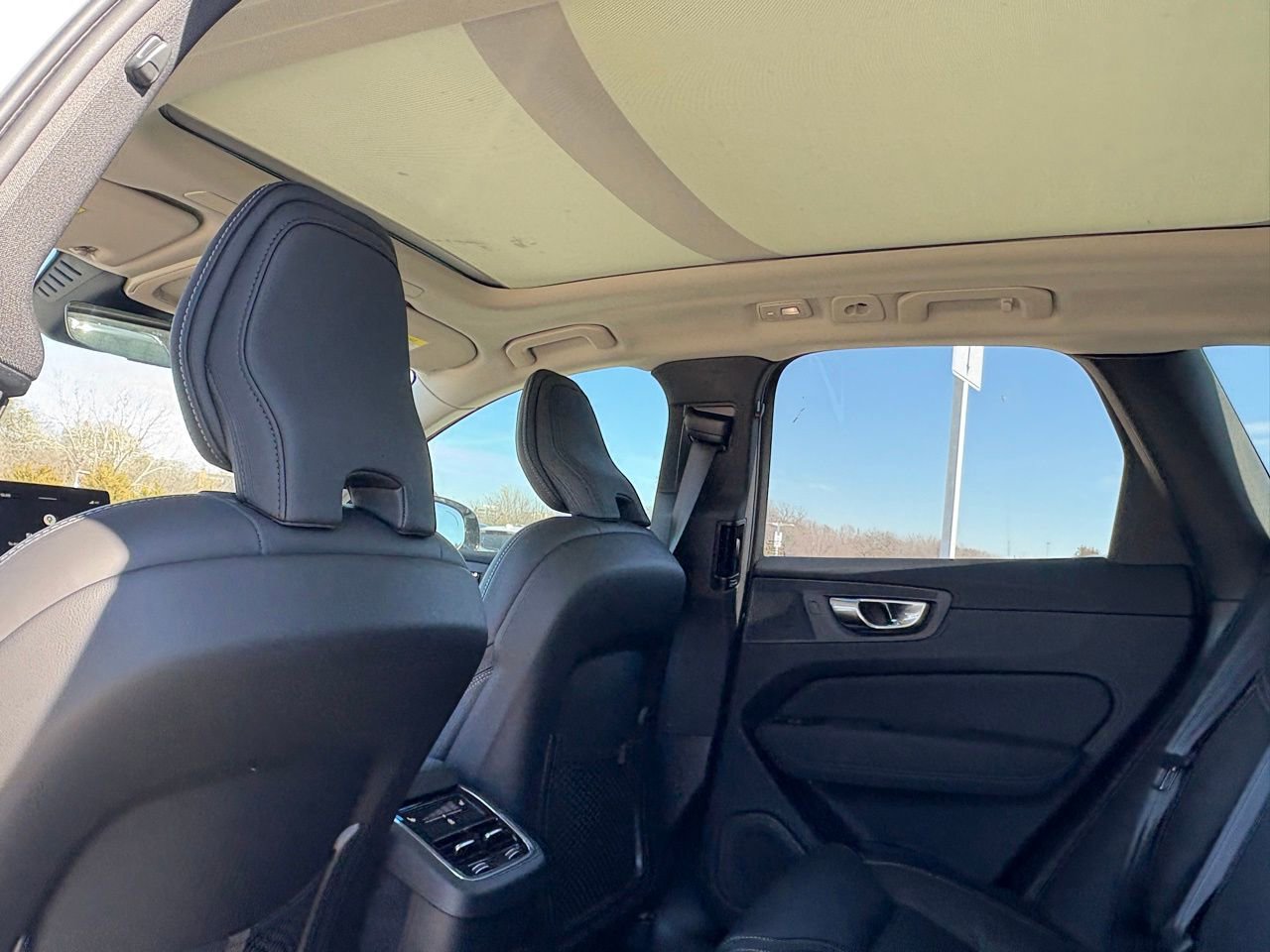 New 2026 Volvo XC60 B5 Ultra w/ Protection Package Premier image 24