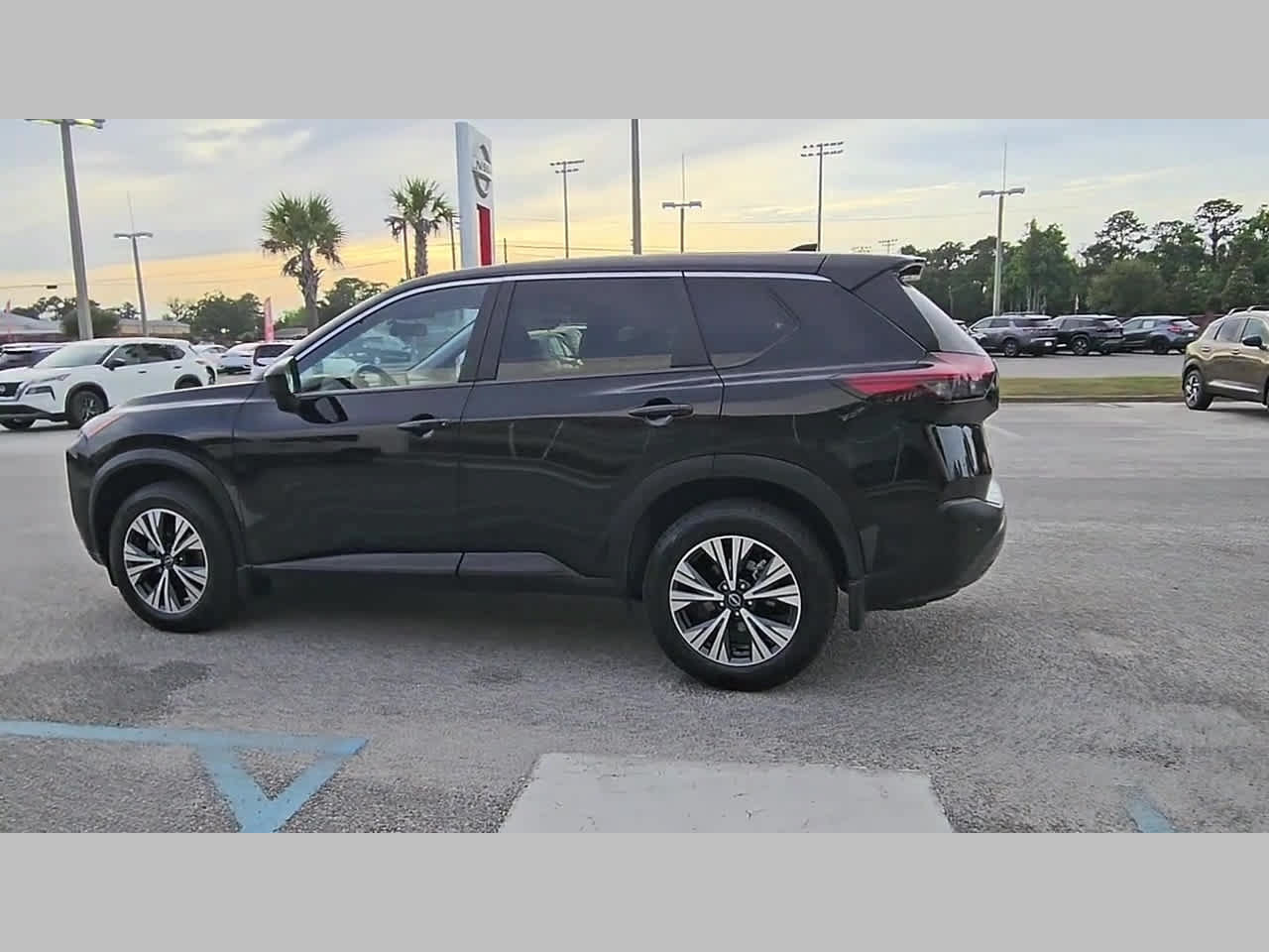 Used 2023 Nissan Rogue SV AWD/4WD image 27
