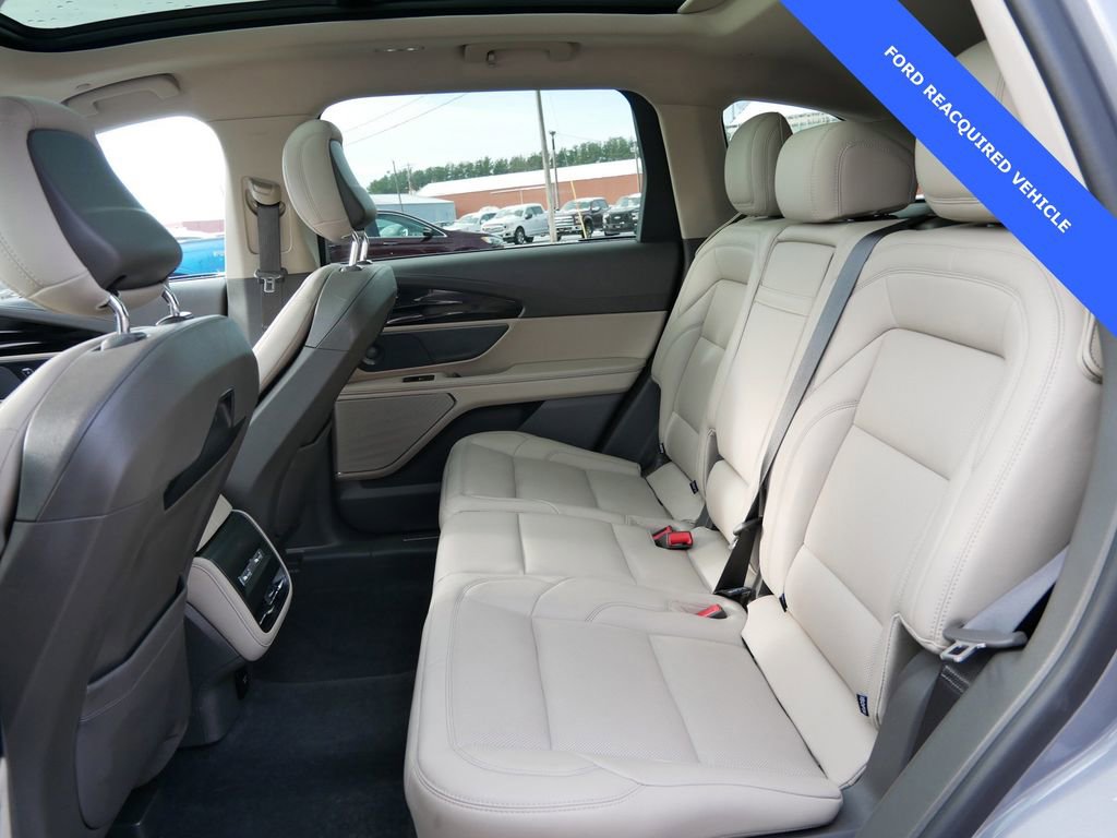 Used 2024 Lincoln Nautilus Premier w/ Equipment Group 102A image 10