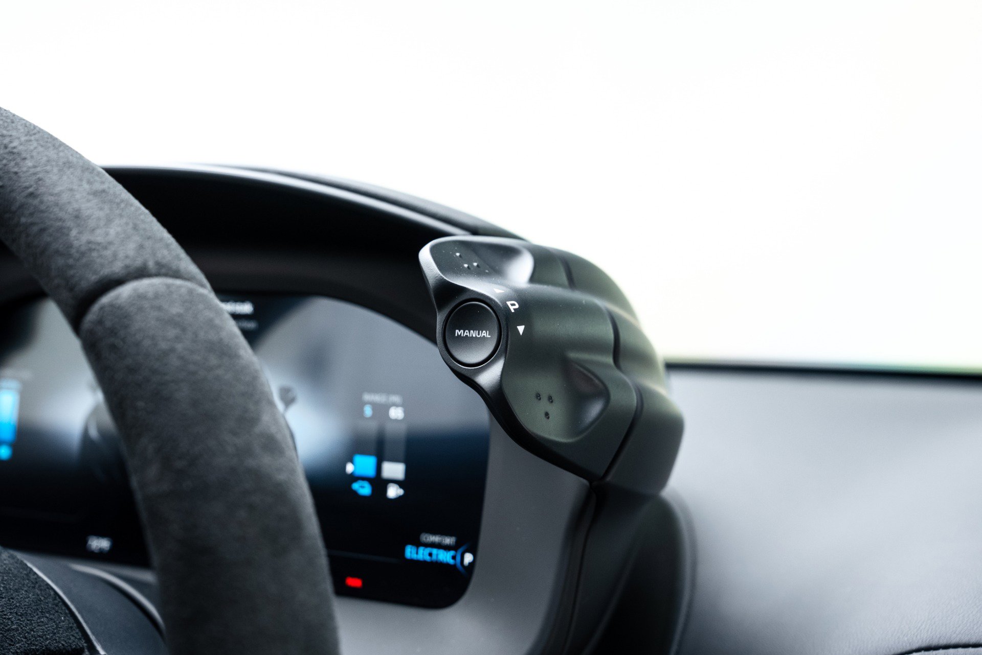 Used 2023 McLaren Artura image 37