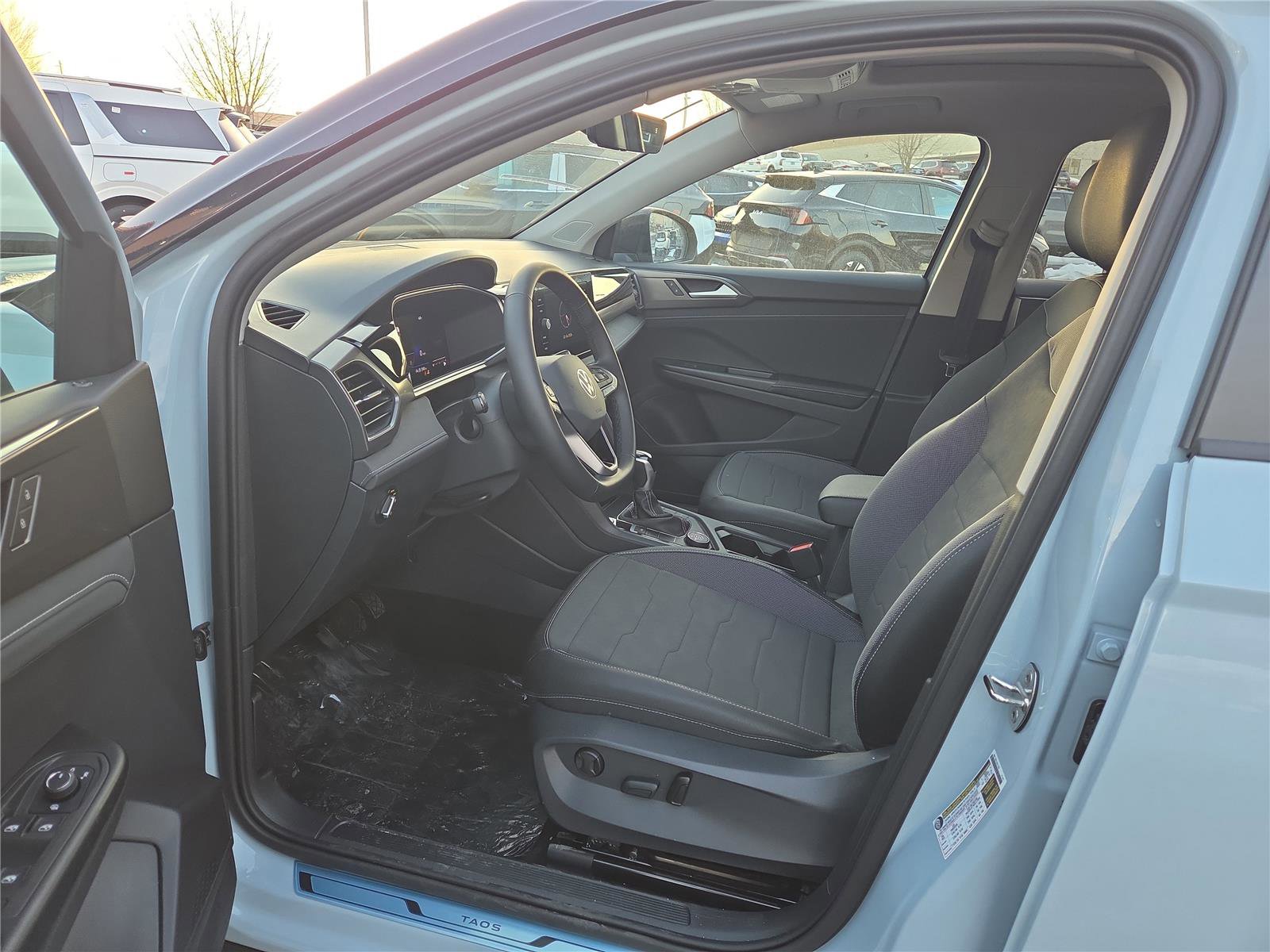 New 2026 Volkswagen Taos SE AWD/4WD image 14