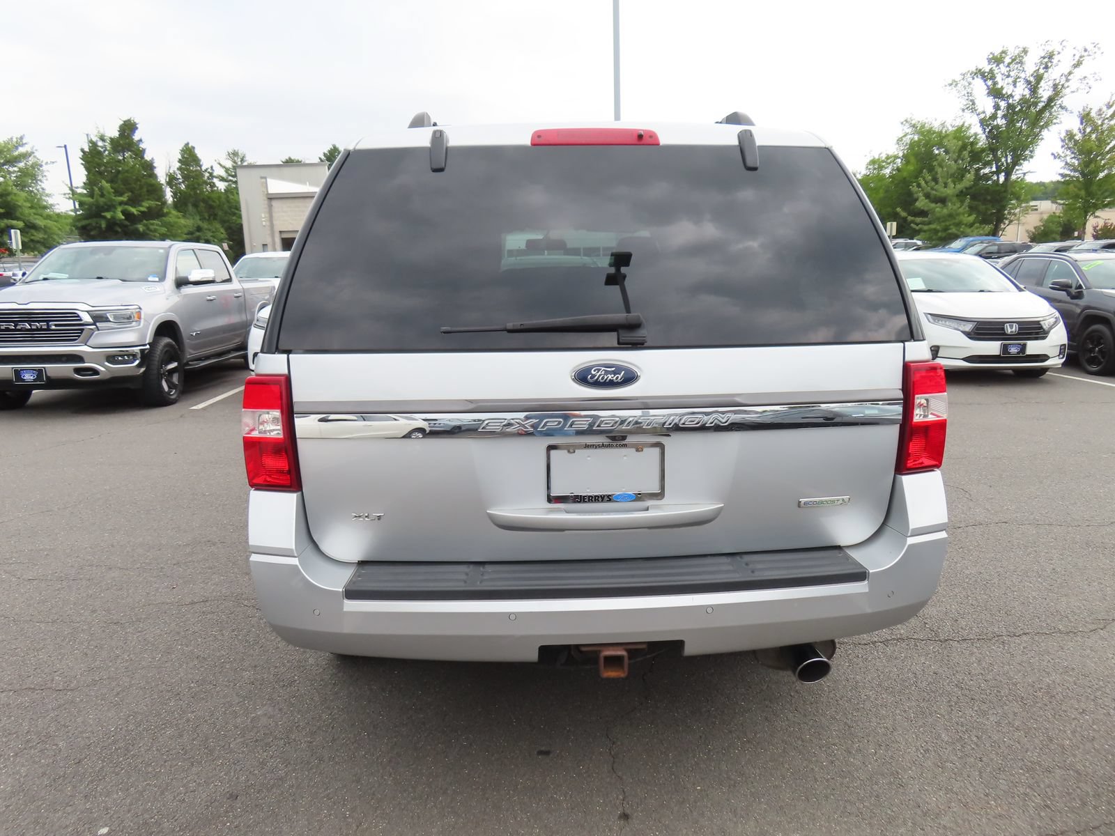 Used 2017 Ford Expedition XLT w/ Equipment Group 201A RWD image 6
