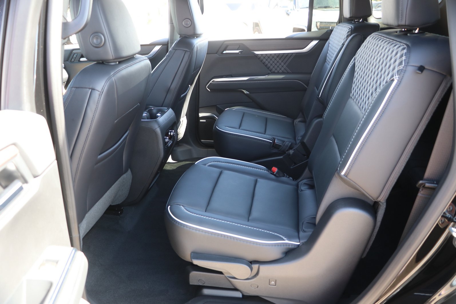 New 2026 GMC Acadia Denali w/ Super Cruise Package AWD/4WD image 28