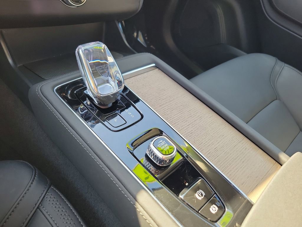 Certified 2025 Volvo XC90 B5 Plus image 33