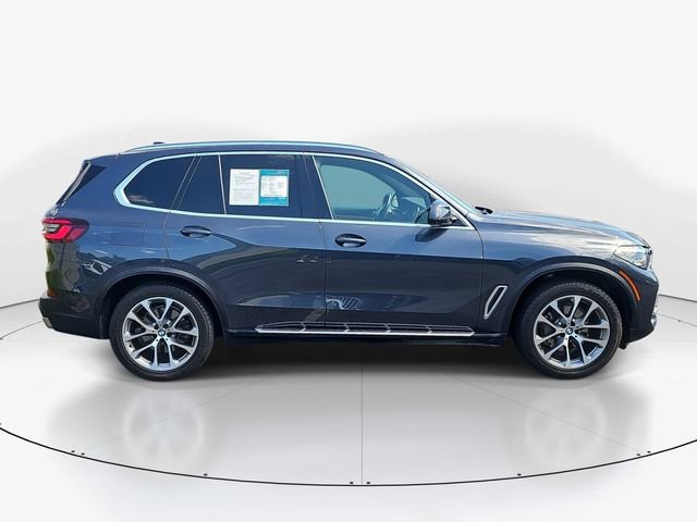 Used 2021 BMW X5 xDrive40i w/ Parking Assistance Package image 2