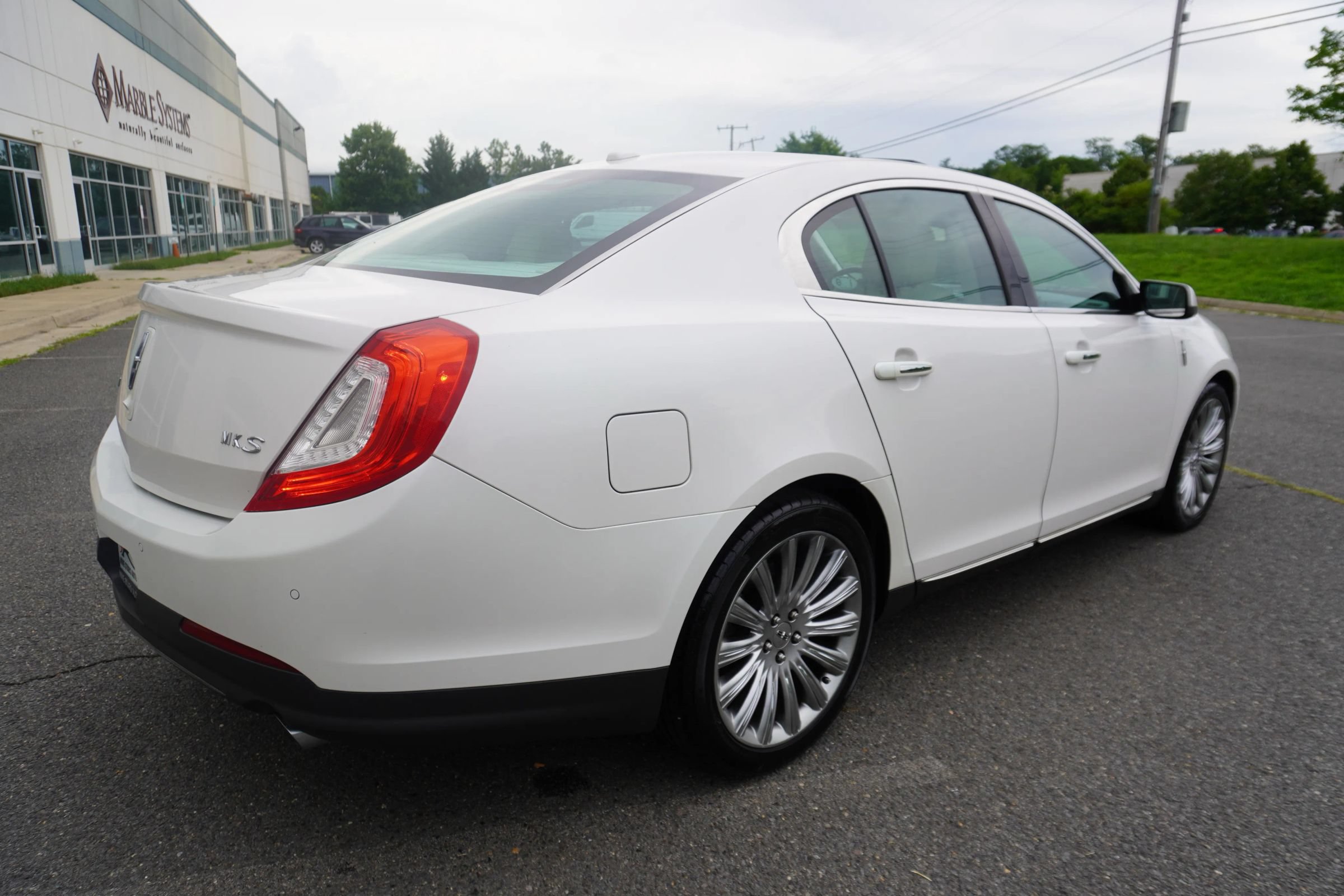 Used 2013 Lincoln MKS FWD image 7