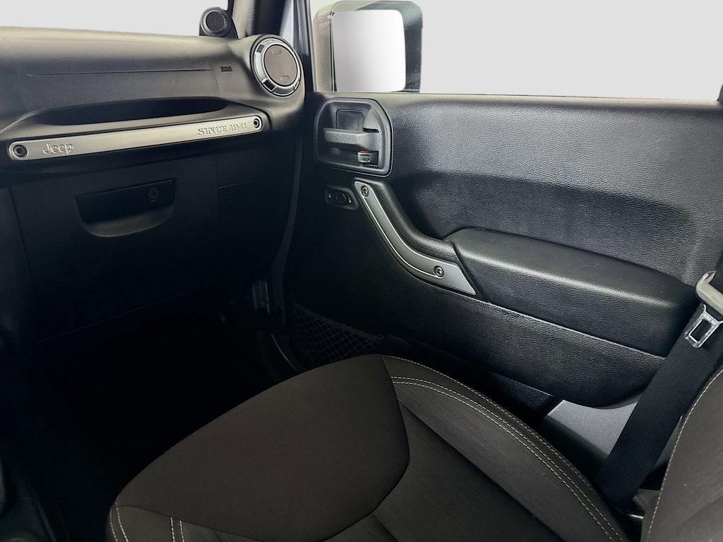 Used 2013 Jeep Wrangler Unlimited Sahara w/ Connectivity Group image 21