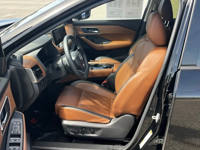 Used 2025 Nissan Rogue Platinum image 7